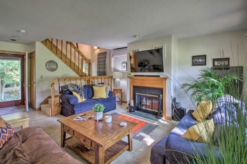 Bright Getaway With Lake Access - Near Gunstock