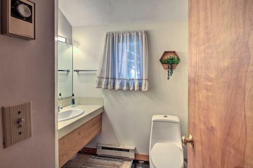 Bright Getaway With Lake Access - Near Gunstock