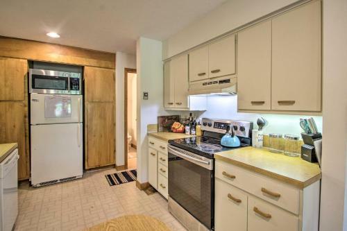 Bright Getaway With Lake Access - Near Gunstock