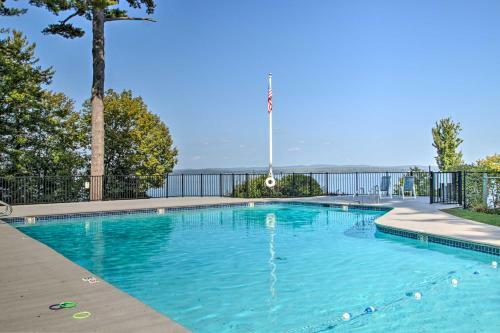 Bright Getaway With Lake Access - Near Gunstock