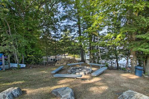 Bright Getaway With Lake Access - Near Gunstock