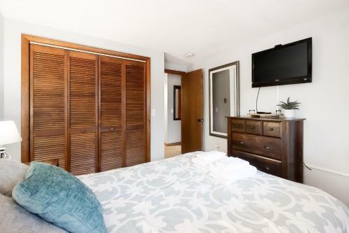 Stonehurst Gorgeous End Unit