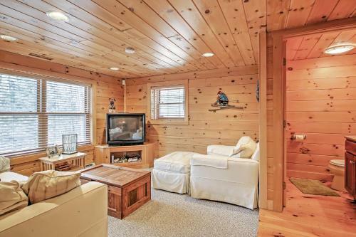 Rustic North Conway Cabin Less Than 3 Mi To Cranmore Mtn!
