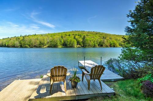 Breathtaking Newbury Cottage With Deck On Chalk Pond