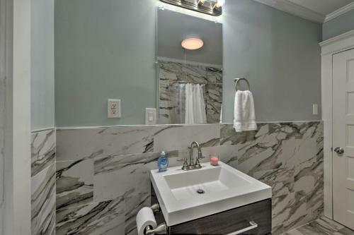 Beautifully Renovated Beach House With Patio!