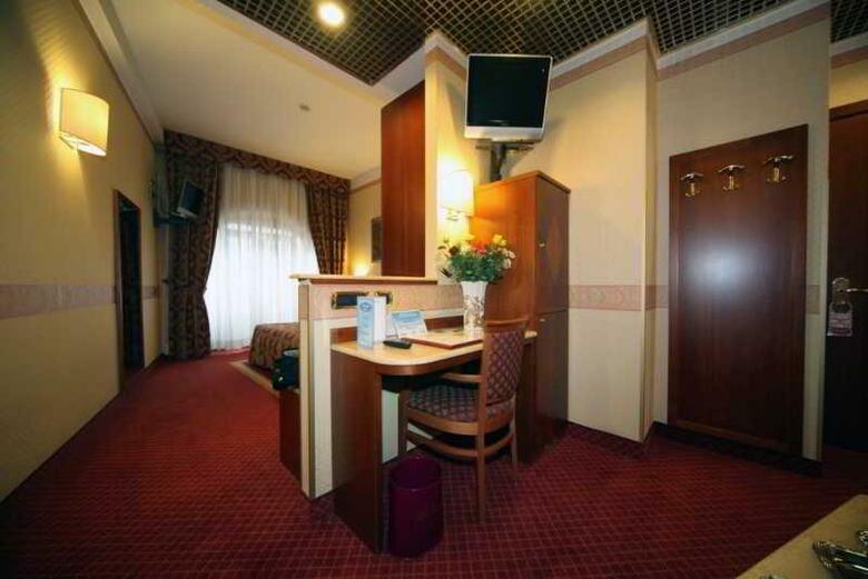 Mokinba Hotels King