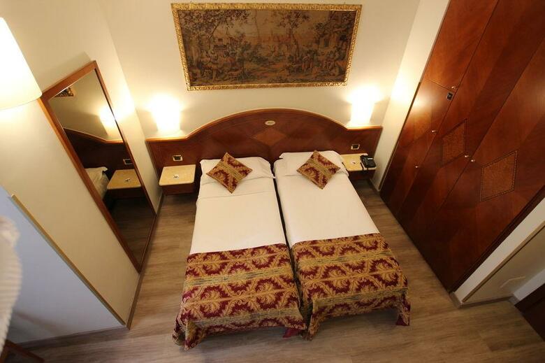 Mokinba Hotels King
