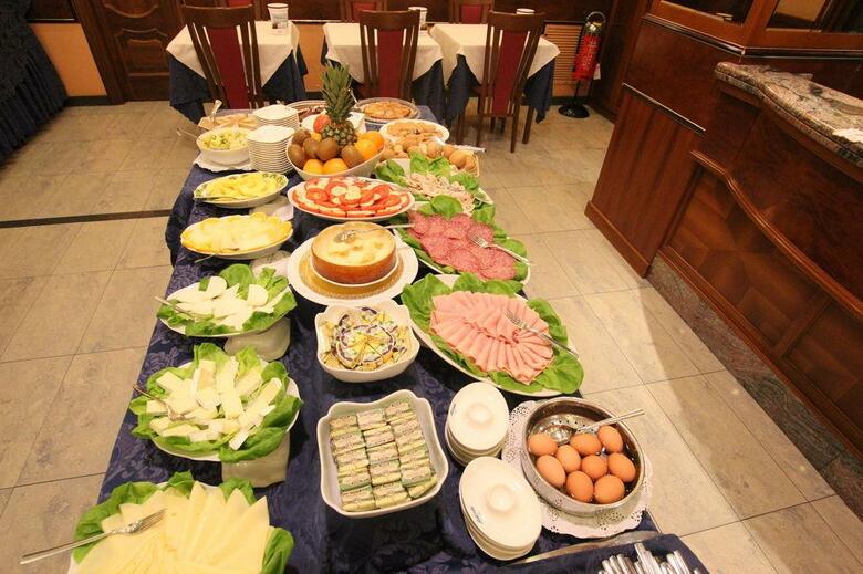 Mokinba Hotels King