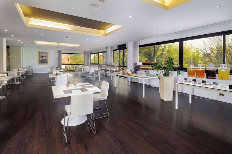 Hotel B4 Bologna Tower