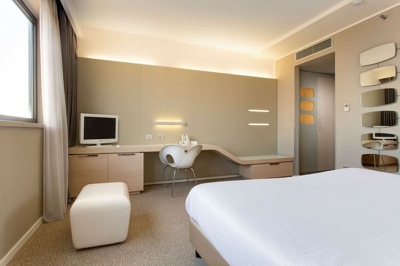 Hotel B4 Bologna Tower