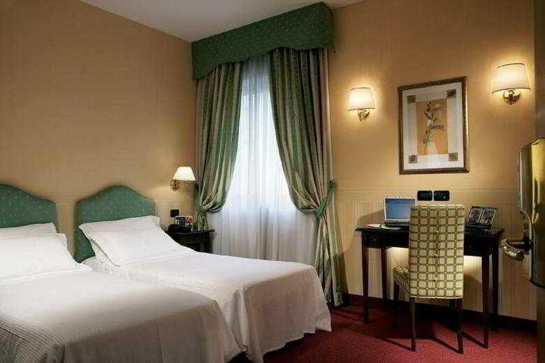 Hotel Tritone