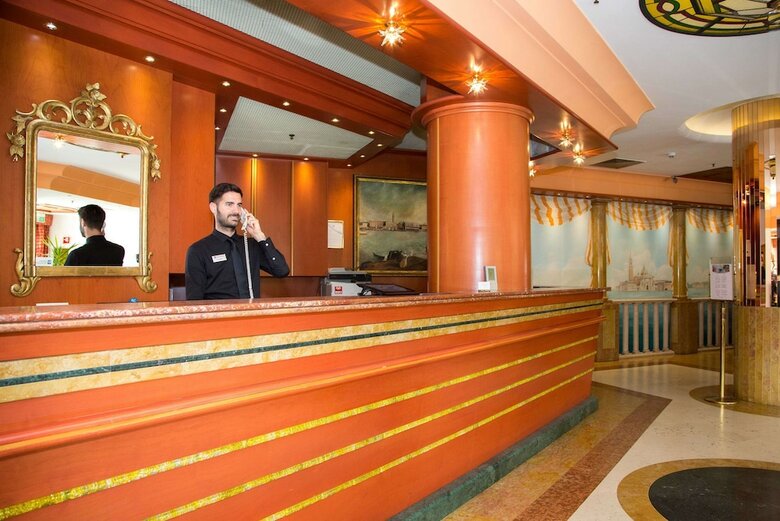 Hotel Tritone