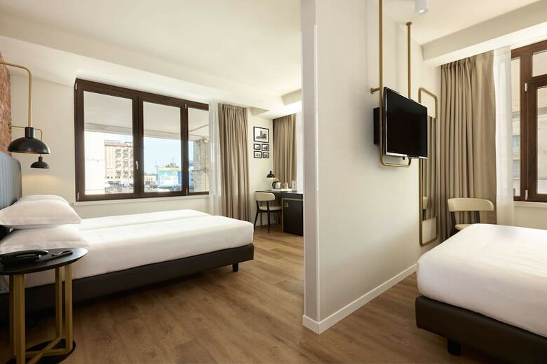Hotel Tritone