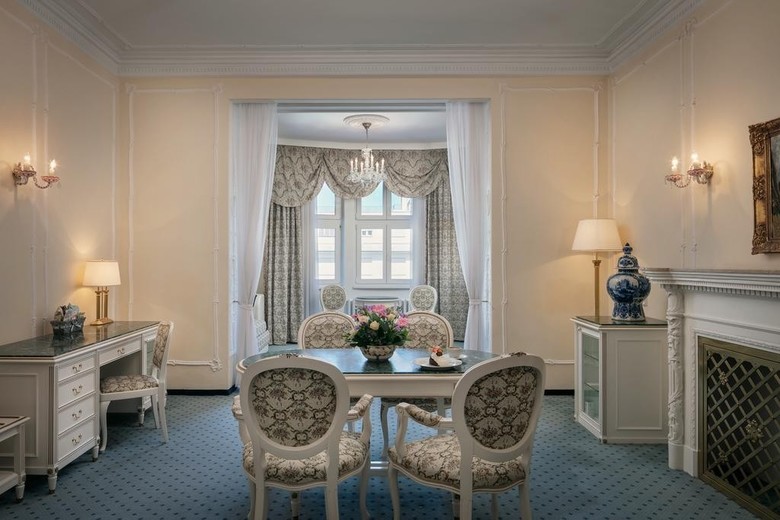 Hotel Ambassador-zlat� Husa