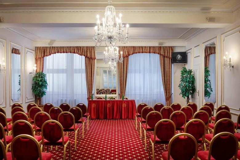 Hotel Ambassador-zlat� Husa