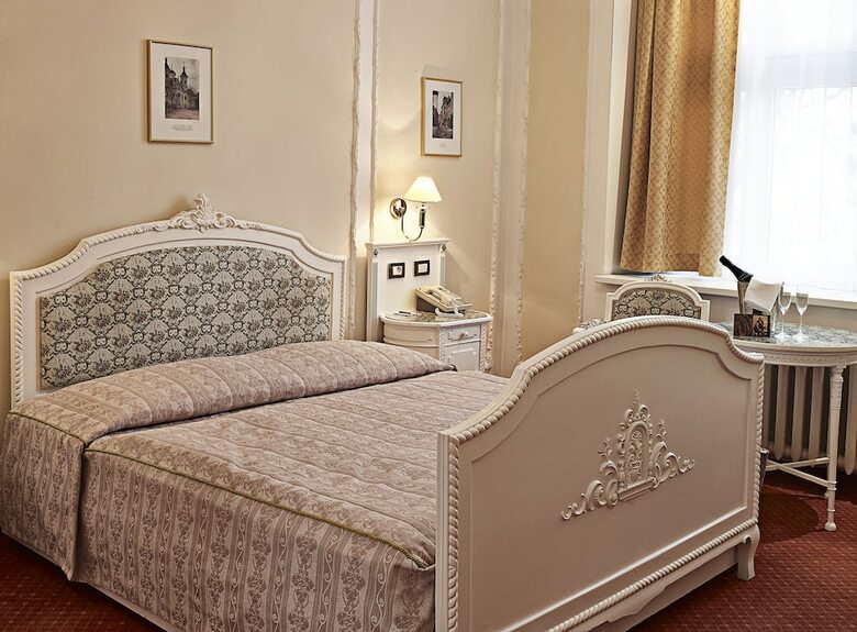 Hotel Ambassador-zlat� Husa