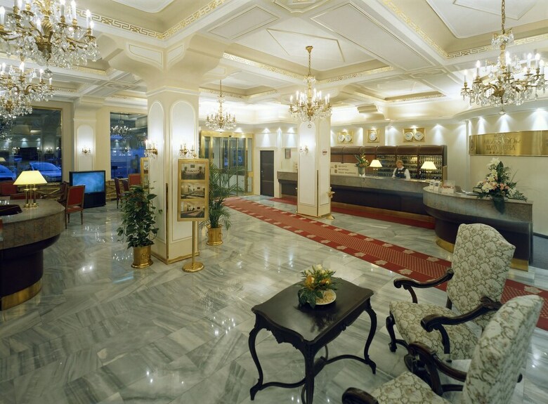 Hotel Ambassador-zlat� Husa