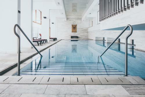 Hotel The Crystal
