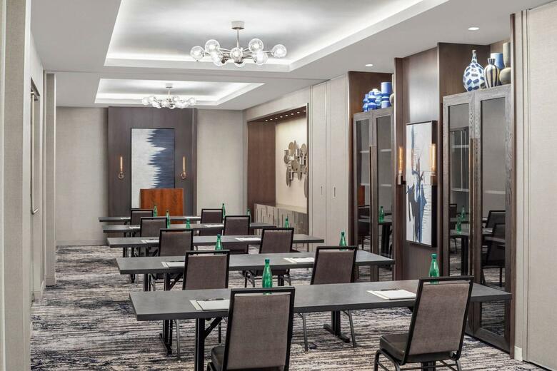 Hotel Envue, Autograph Collection
