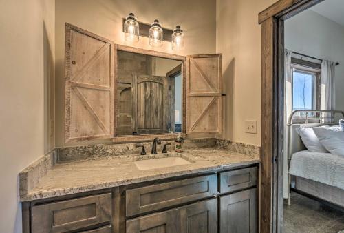 Custom Mountain Home Views, Hot Tub And Fire Pit!