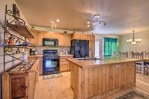 Peak View Lodge In Angel Fire Golf, Ski And Hike!
