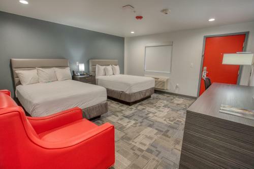 Hotel Post Time Inn