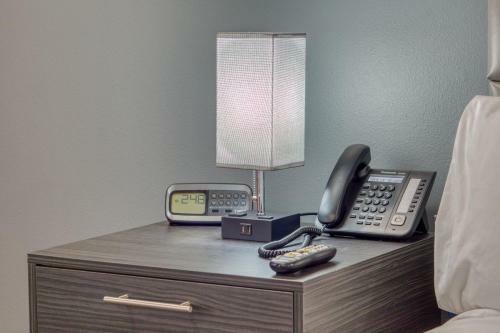 Hotel Post Time Inn