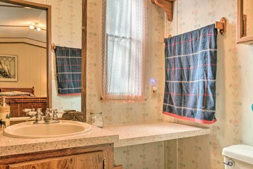 Rustic Cloudcroft Cabin With Deck-near Skiing And Fishing!