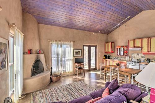 Eclectic Cabin With Kiva, 11 Mi To Taos Ski!