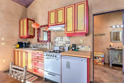 Eclectic Cabin With Kiva, 11 Mi To Taos Ski!