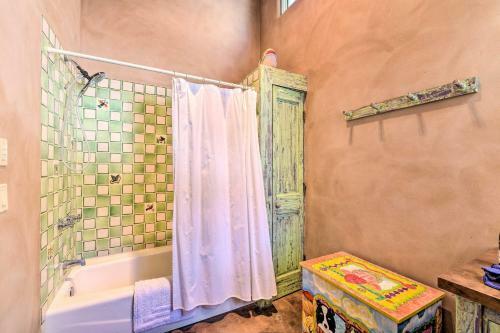 Eclectic Cabin With Kiva, 11 Mi To Taos Ski!