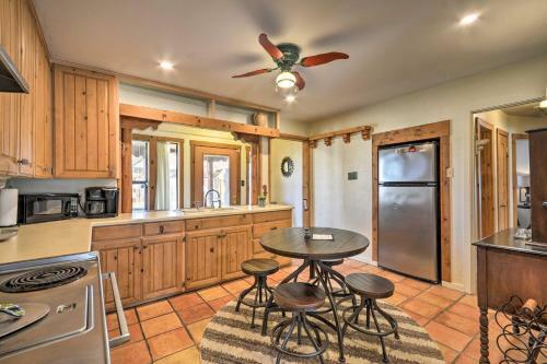 Pet-friendly Clovis Home With Yard, Pergola And Hot Tub