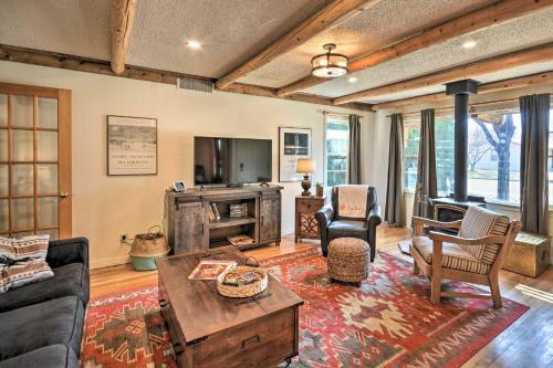 Pet-friendly Clovis Home With Yard, Pergola And Hot Tub