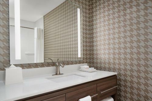 Hotel Home2 Suites By Hilton Carlsbad New Mexico