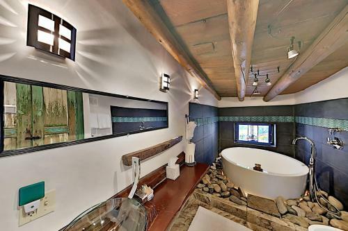 Apartamento Gorgeous Suite - Full Kitchen, Jetted Tub & 2 Kivas Duplex