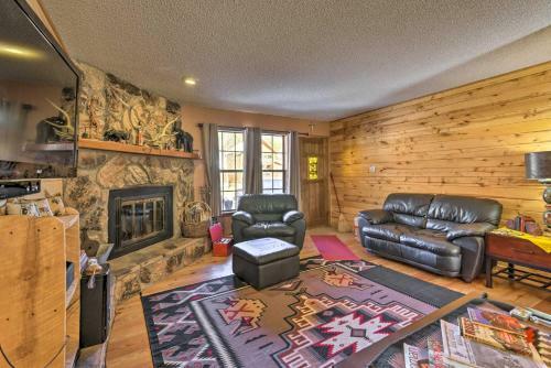 Red River Retreat In Town With Mtn Views And Yard