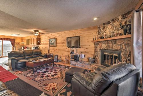 Red River Retreat In Town With Mtn Views And Yard
