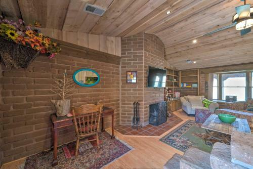 Rustic Ranch Retreat - 16 Mi To Ski Apache!
