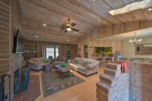 Rustic Ranch Retreat - 16 Mi To Ski Apache!