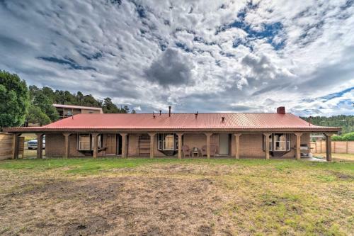 Rustic Ranch Retreat - 16 Mi To Ski Apache!