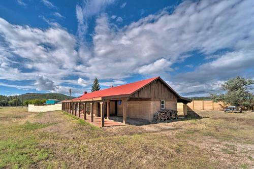 Rustic Ranch Retreat - 16 Mi To Ski Apache!
