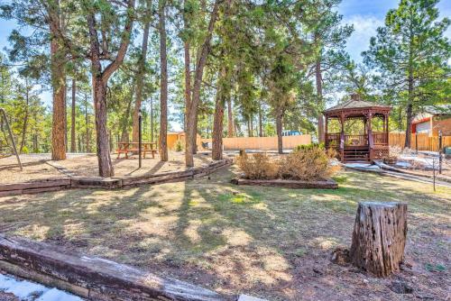 Apartamento Cozy Retreat With Deck - 2 5 Mi To Cedar Creek!