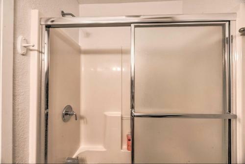 Apartamento Cozy Retreat With Deck - 2 5 Mi To Cedar Creek!