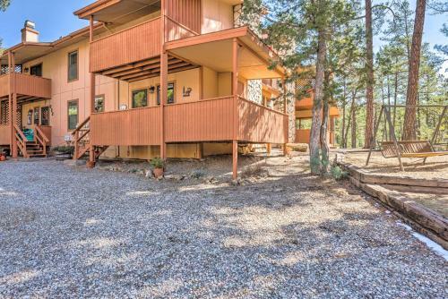 Apartamento Cozy Retreat With Deck - 2 5 Mi To Cedar Creek!