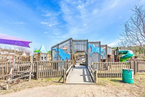Apartamento Cozy Retreat With Deck - 2 5 Mi To Cedar Creek!