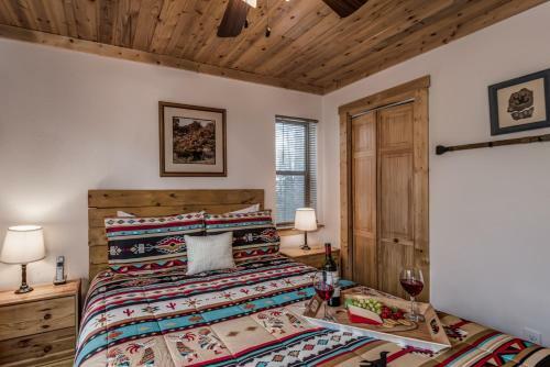 Aurora Montealis, 2 Bedrooms, Sleeps 4, Mountain Views, Fireplace, Wifi