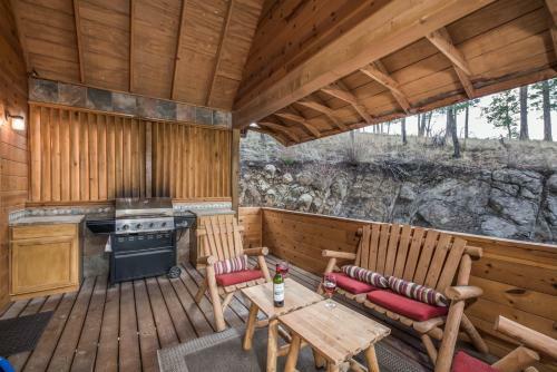 Aurora Montealis, 2 Bedrooms, Sleeps 4, Mountain Views, Fireplace, Wifi