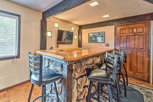 Apartamento Modern Mtn Condo Game Room, Bbq, Fireplaces!
