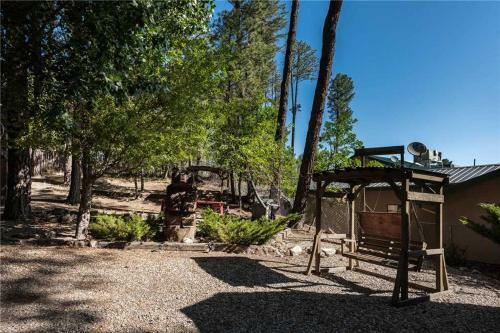Cozy Bear 6, 1 Bedroom, Fireplace, Midtown, Sleeps 4