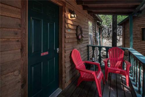 Cozy Bear 6, 1 Bedroom, Fireplace, Midtown, Sleeps 4
